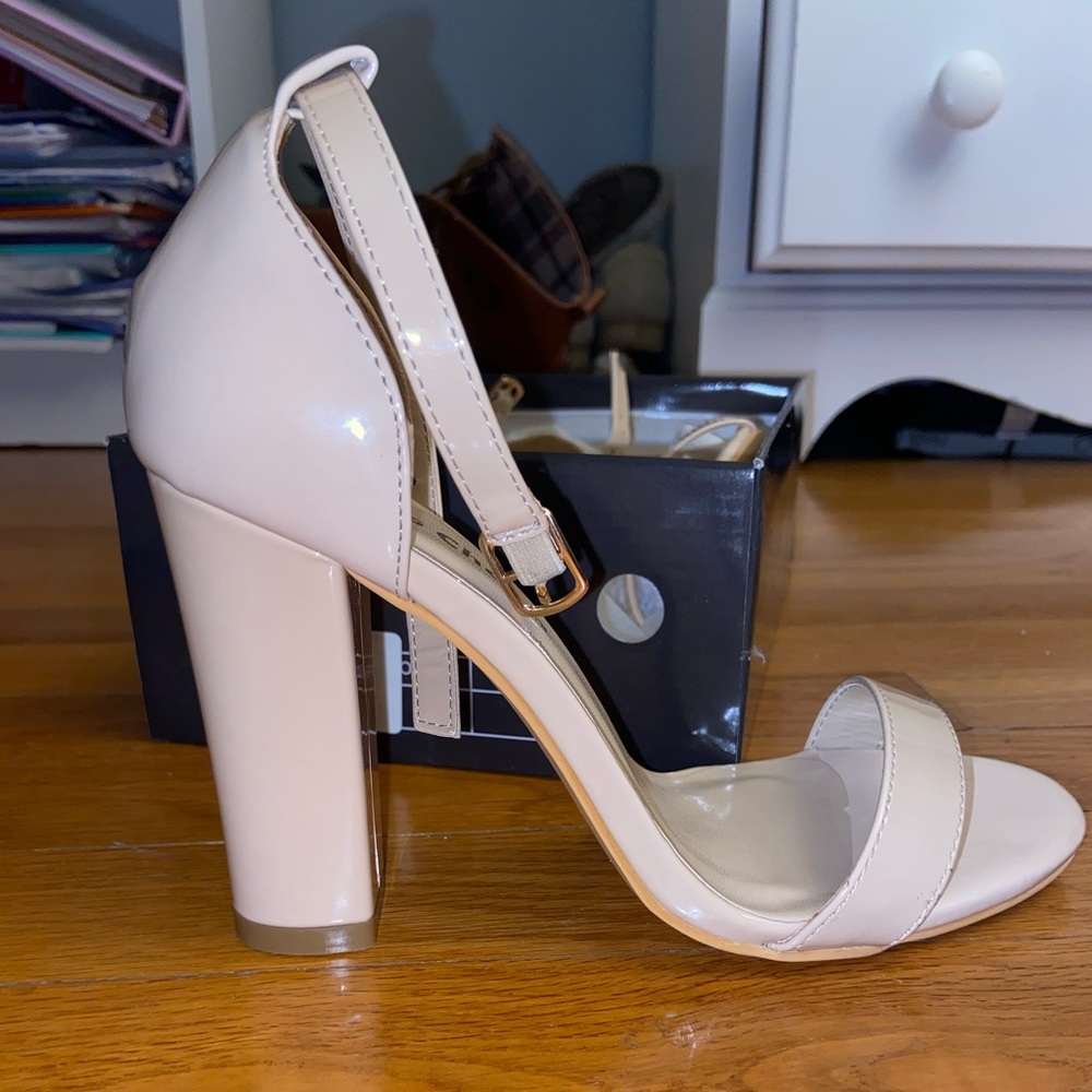 BRAND NEW heels. Never worn. Nothing wrong w them!! Super cute!!
